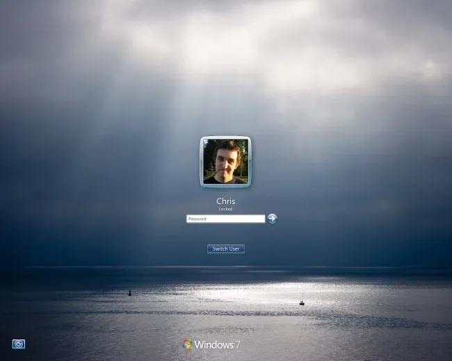 Windows 7 8 または10でカスタムログオン画面の背景を設定する方法